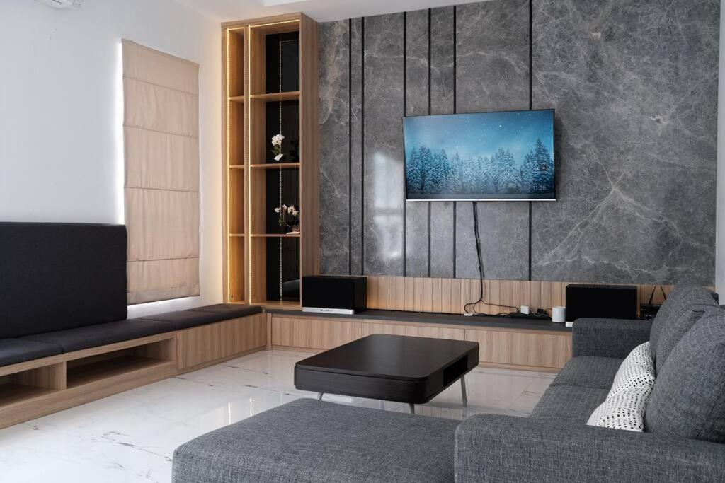 Villa 55 With Pool, Karaoke And Rooftop Bogor Ngoại thất bức ảnh