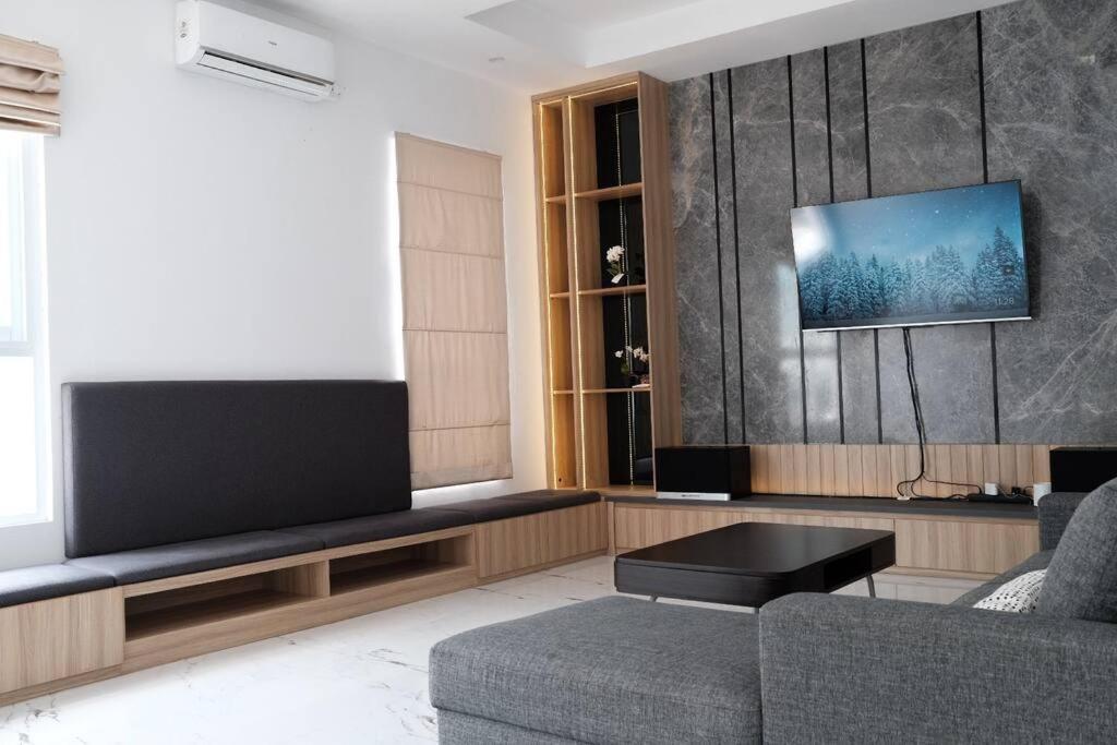 Villa 55 With Pool, Karaoke And Rooftop Bogor Ngoại thất bức ảnh