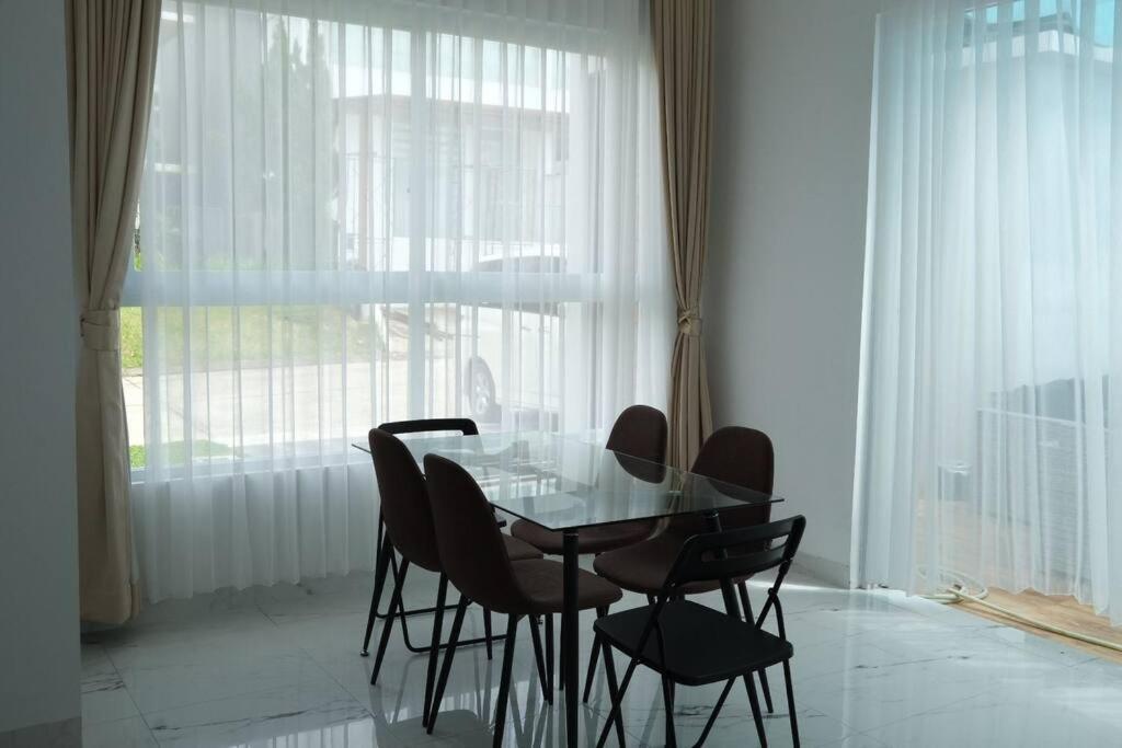 Villa 55 With Pool, Karaoke And Rooftop Bogor Ngoại thất bức ảnh