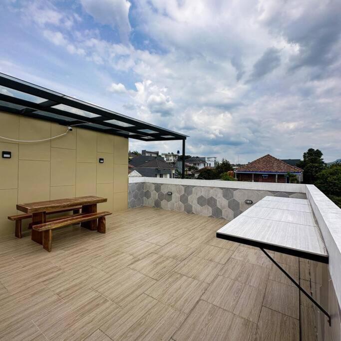 Villa 55 With Pool, Karaoke And Rooftop Bogor Ngoại thất bức ảnh