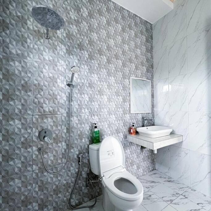Villa 55 With Pool, Karaoke And Rooftop Bogor Ngoại thất bức ảnh